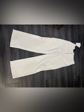Aritzia Wide Leg Cargo Pants in Off-White/Cream